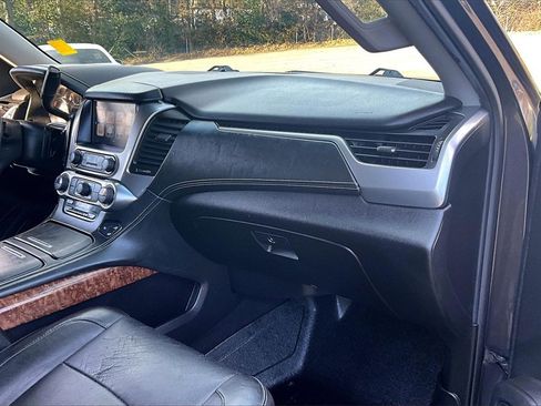 Certified 2017 Chevrolet Suburban Premier image 23