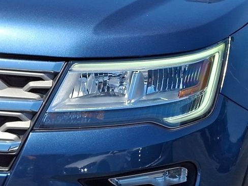 Used 2018 Ford Explorer XLT w/ Equipment Group 201A AWD/4WD image 12