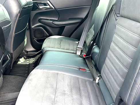 Used 2023 Mitsubishi Outlander SE AWD/4WD image 18