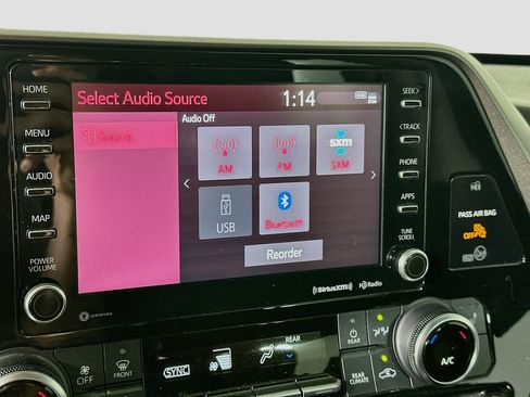 Used 2021 Toyota Highlander XLE FWD image 21