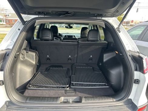 Used 2019 Jeep Cherokee Latitude Plus w/ Comfort/Convenience Group image 15