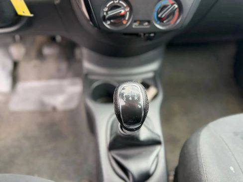 Used 2015 Nissan Versa S FWD image 19