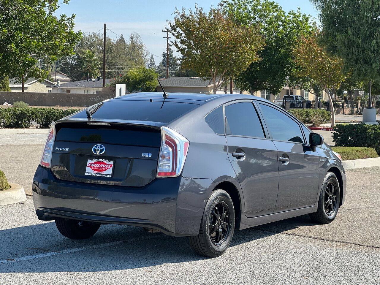 Used 2015 Toyota Prius Two FWD image 4