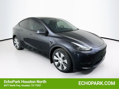 Used 2024 Tesla Model Y Long Range AWD/4WD image 1