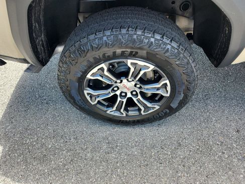 Certified 2024 GMC Canyon AT4 w/ AT4 Premium Package AWD/4WD image 6