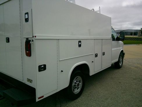 New 2025 GMC Savana 3500 w/ Power Convenience Package image 5
