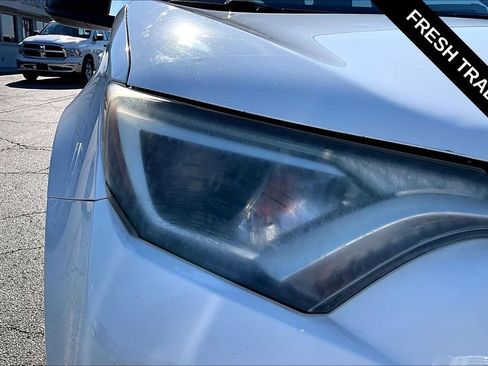Used 2018 Toyota RAV4 LE AWD/4WD image 30