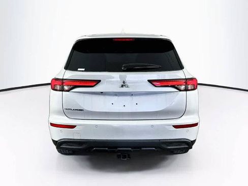 Used 2024 Mitsubishi Outlander ES FWD image 5