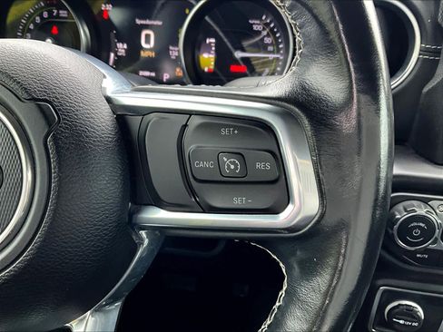 Used 2022 Jeep Wrangler Unlimited Sahara AWD/4WD image 24