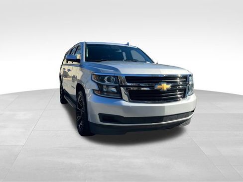 Used 2019 Chevrolet Suburban LT image 7
