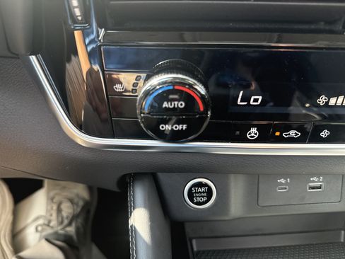 Used 2023 Nissan Rogue SL AWD/4WD image 29