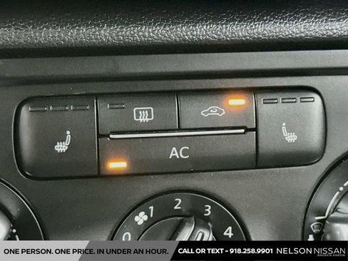 Used 2012 Volkswagen Beetle 2.0T FWD image 19