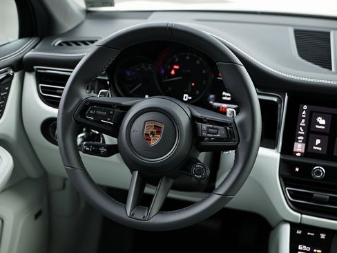 New 2026 Porsche Macan image 30