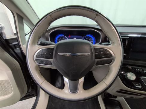 Certified 2020 Chrysler Pacifica Limited image 25