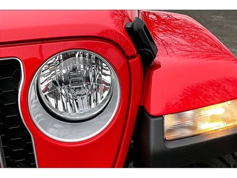 Used 2023 Jeep Gladiator Overland image 31