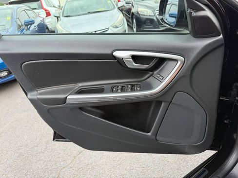 Used 2018 Volvo V60 T5 Cross Country w/ Convenience Package image 27