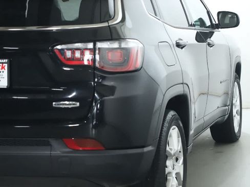 Used 2023 Jeep Compass Latitude AWD/4WD image 45