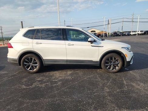 Certified 2023 Volkswagen Tiguan SE w/ Panoramic Sunroof Package FWD image 34