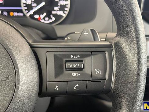 Used 2025 Nissan Pathfinder S AWD/4WD image 32