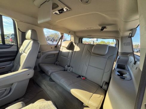 Used 2018 Chevrolet Suburban Premier image 19