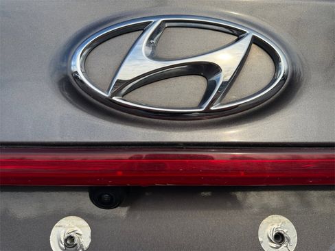 Used 2023 Hyundai Santa Fe Limited image 17