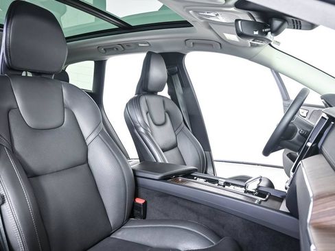 Used 2023 Volvo XC60 B5 Ultimate w/ Climate Package FWD image 25
