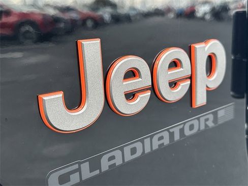 Used 2025 Jeep Gladiator Mojave w/ Convenience Group image 29
