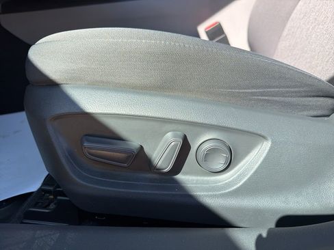 Used 2021 Toyota Camry LE image 10