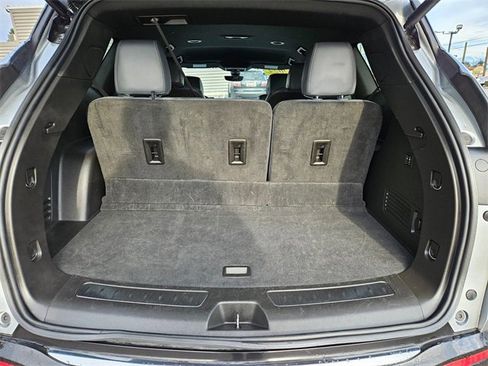 Used 2024 Buick Enclave Premium image 11