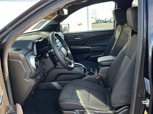 Used 2024 Chevrolet Colorado LT image 28