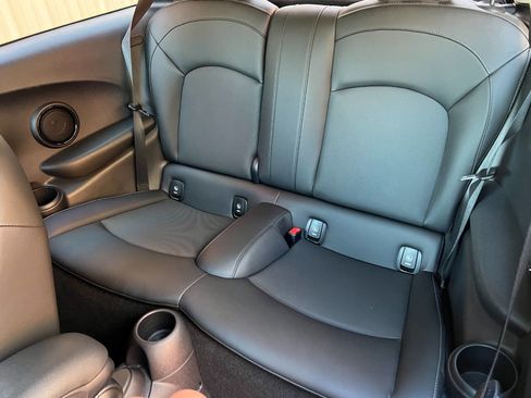 Used 2022 MINI Cooper 2-Door Hardtop image 12