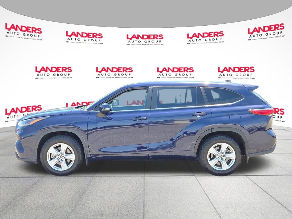 Used 2023 Toyota Highlander LE AWD/4WD image 6