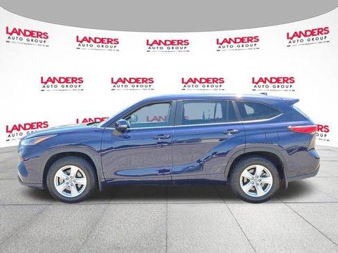 Used 2023 Toyota Highlander LE AWD/4WD image 6