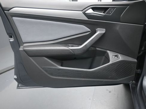 Used 2025 Volkswagen Jetta SE image 21