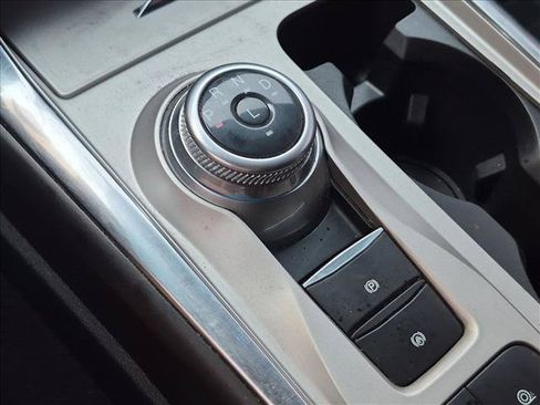 Used 2022 Ford Explorer XLT w/ Equipment Group 202A RWD image 12