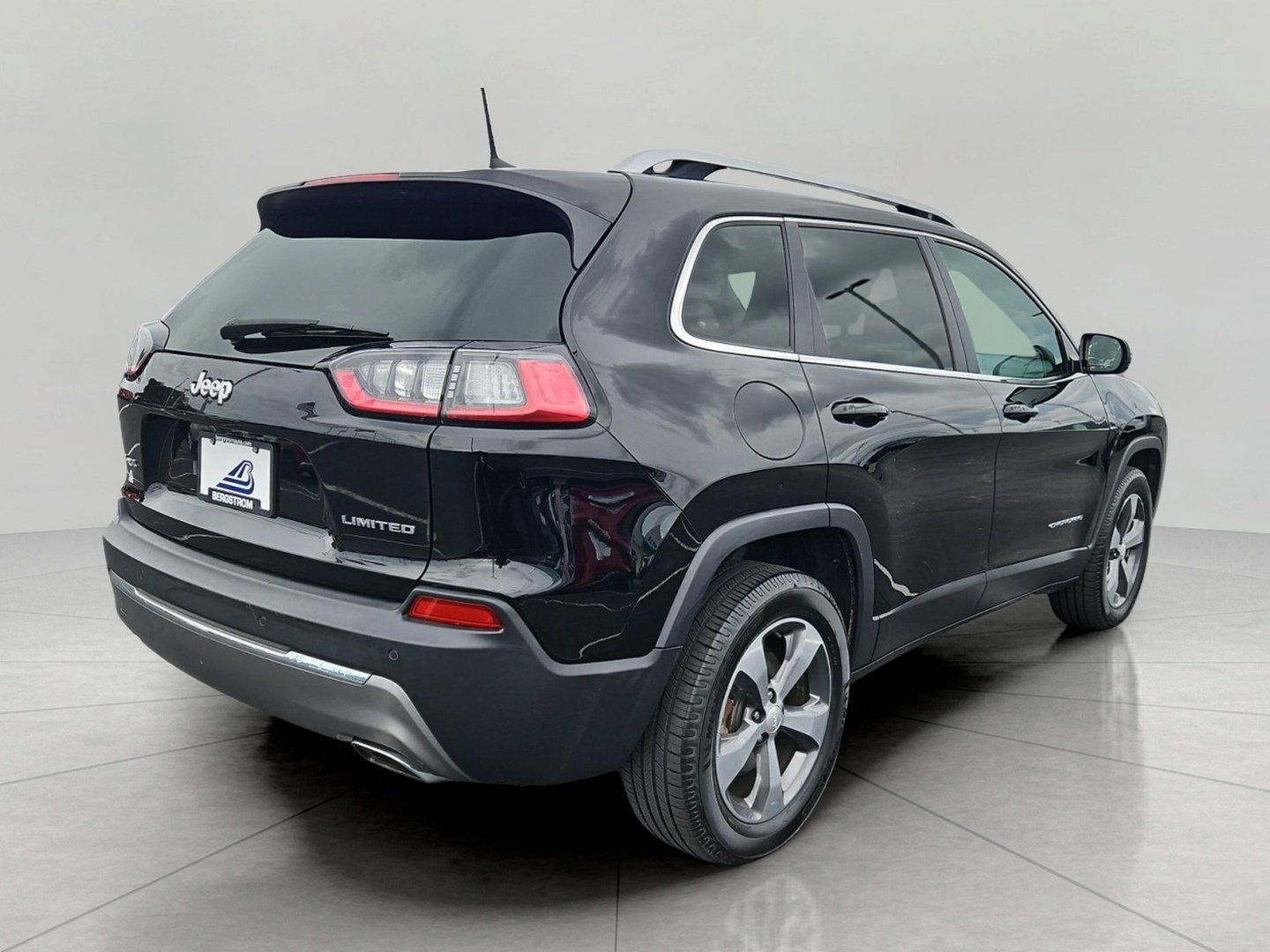 Used 2019 Jeep Cherokee Limited AWD/4WD image 8