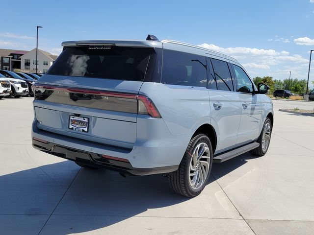 New 2026 Lincoln Navigator Premiere AWD/4WD image 3