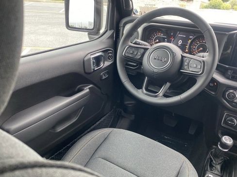 New 2025 Jeep Gladiator Sport image 32