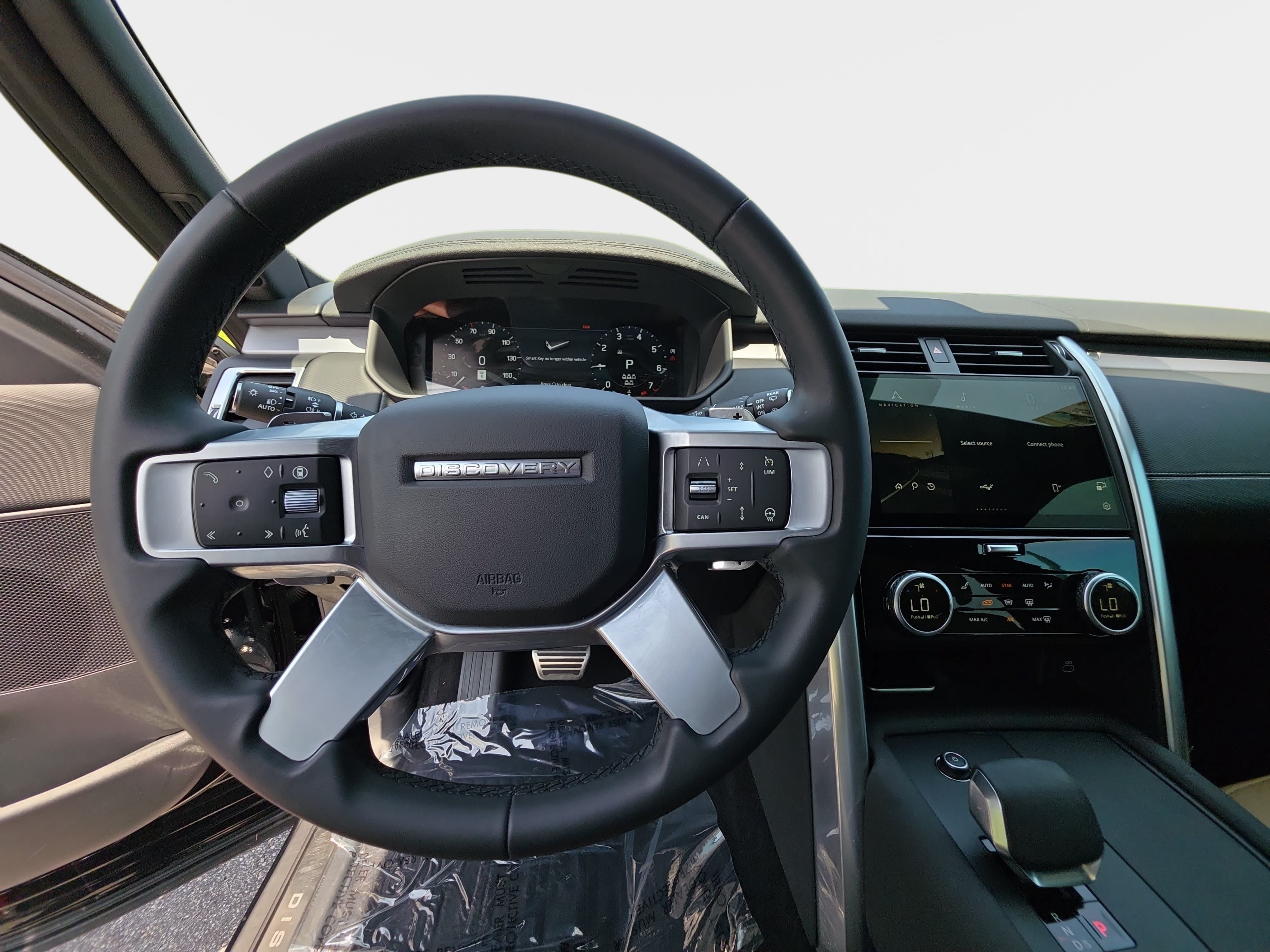 Certified 2025 Land Rover Discovery Dynamic SE AWD/4WD image 18