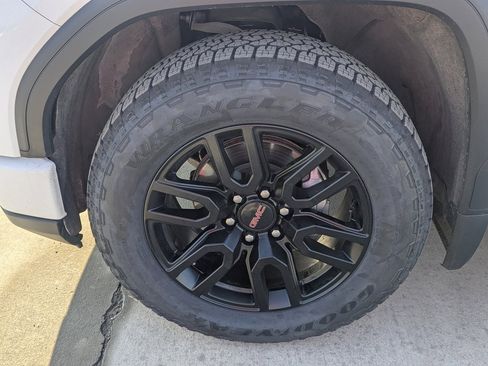 Used 2023 GMC Sierra 1500 Elevation w/ LPO, Elevation Black Package image 17