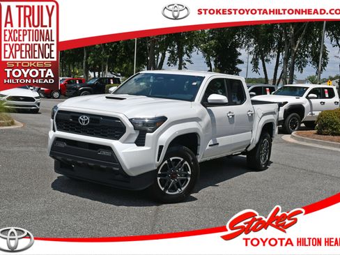Certified 2024 Toyota Tacoma TRD Sport AWD/4WD image 1