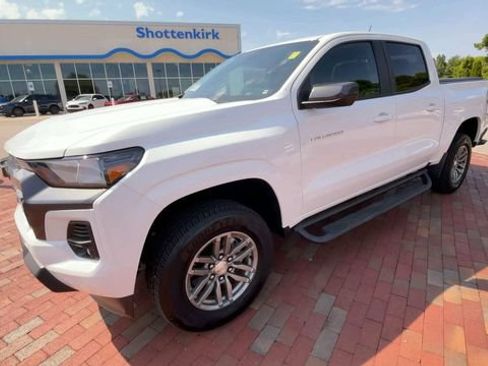 Used 2023 Chevrolet Colorado LT w/ LT Convenience Package II AWD/4WD image 5