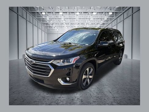Used 2021 Chevrolet Traverse LT w/ LT Premium Package AWD/4WD image 1