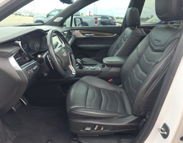 Used 2023 Cadillac XT6 Sport w/ LPO, ONYX Package AWD/4WD image 3