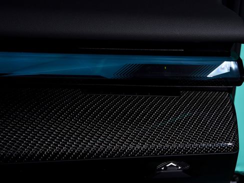 Used 2025 BMW M5 w/ Carbon Package image 6