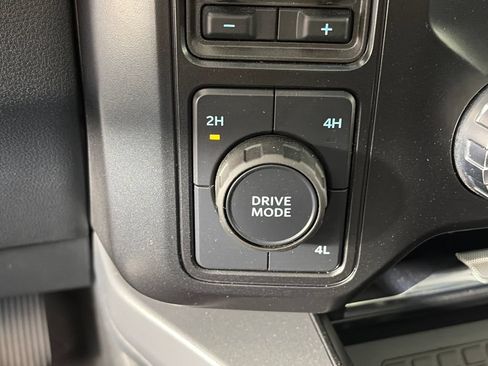Used 2025 Ford F350 Lariat AWD/4WD image 23