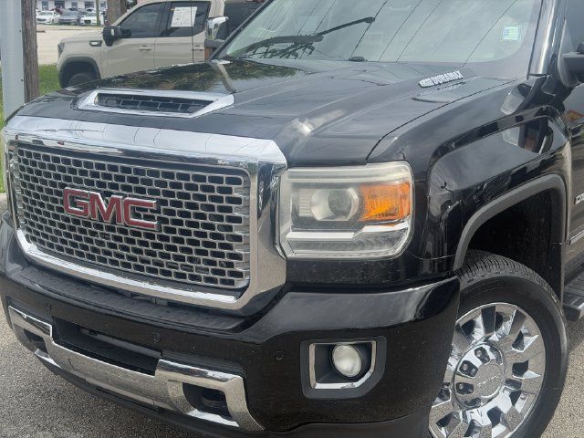 Used 2017 GMC Sierra 2500 Denali w/ Duramax Plus Package AWD/4WD image 8