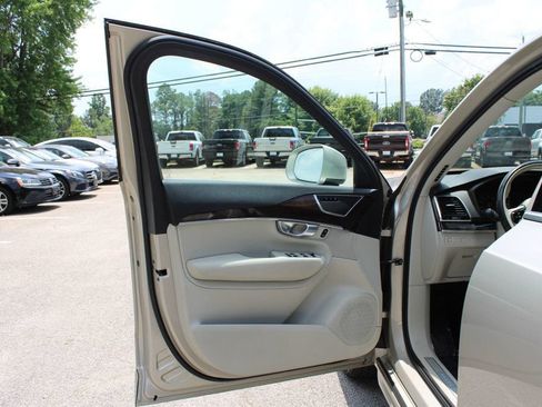 Used 2017 Volvo XC90 T6 Momentum w/ Vision Package AWD/4WD image 13