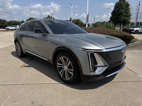 Used 2024 Cadillac Lyriq Luxury w/ LPO, Floor Liner Package AWD/4WD image 3