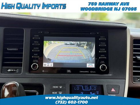 Used 2020 Toyota Sienna Limited Premium AWD/4WD image 32